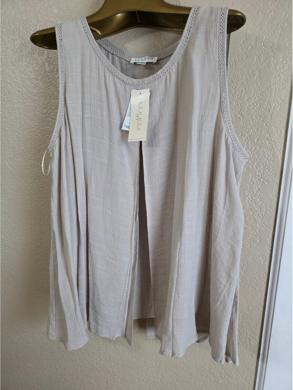 Studio JPR Stone So Sleeveless Blouse Size Large Light Airy NWT